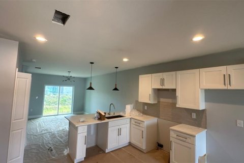 Commercial property in Port Charlotte, Florida 6 bedrooms, 215.9 sq.m. № 2233044 - photo 3