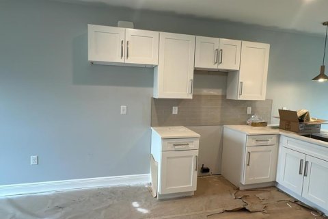 Commercial property in Port Charlotte, Florida 6 bedrooms, 215.9 sq.m. № 2233044 - photo 8