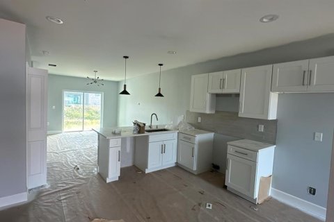 Commercial property in Port Charlotte, Florida 6 bedrooms, 215.9 sq.m. № 2233044 - photo 5