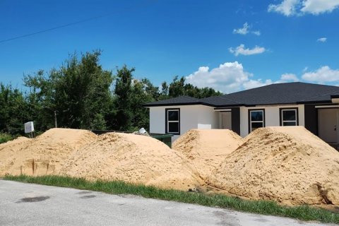 Commercial property in Port Charlotte, Florida 6 bedrooms, 215.9 sq.m. № 2233044 - photo 12