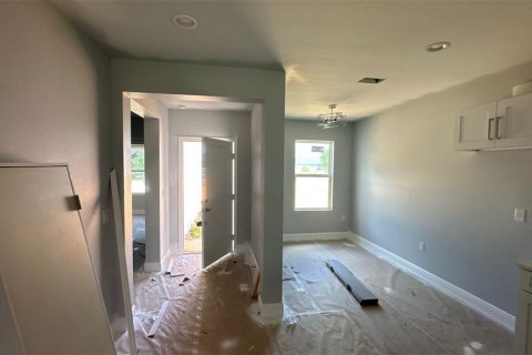 Commercial property in Port Charlotte, Florida 6 bedrooms, 215.9 sq.m. № 2233044 - photo 13