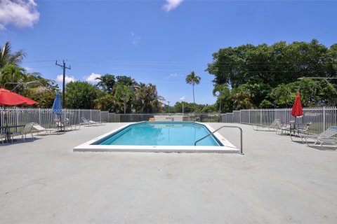 Condo in Miami, Florida, 1 bedroom  № 2185932 - photo 29