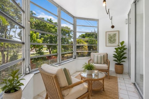Condo in Miami, Florida, 1 bedroom  № 2185932 - photo 3