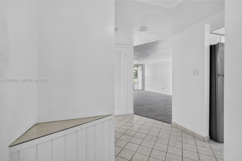 Condo in Miami, Florida, 1 bedroom  № 2185932 - photo 8