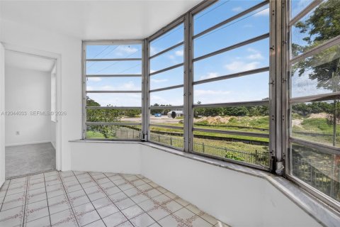 Condo in Miami, Florida, 1 bedroom  № 2185932 - photo 13