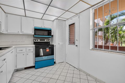 Condo in Miami, Florida, 1 bedroom  № 2185932 - photo 15
