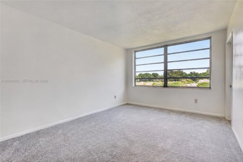 Condo in Miami, Florida, 1 bedroom  № 2185932 - photo 6