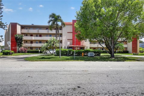 Condo in Miami, Florida, 1 bedroom  № 2185932 - photo 26