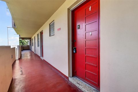 Condo in Miami, Florida, 1 bedroom  № 2185932 - photo 7