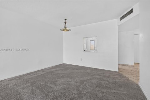 Condo in Miami, Florida, 1 bedroom  № 2185932 - photo 11
