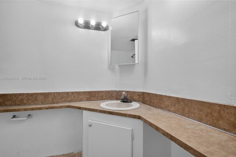 Condo in Miami, Florida, 1 bedroom  № 2185932 - photo 20