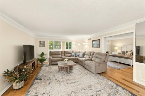 Condo in Belleair Bluffs, Florida, 3 bedrooms  № 2215145 - photo 11