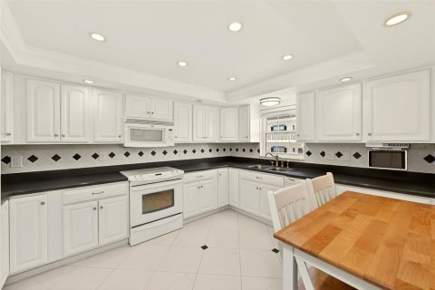 Condo in Belleair Bluffs, Florida, 3 bedrooms  № 2215145 - photo 13