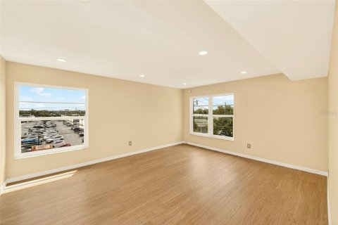 Condo in Belleair Bluffs, Florida, 3 bedrooms  № 2215145 - photo 21