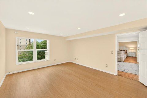 Condo in Belleair Bluffs, Florida, 3 bedrooms  № 2215145 - photo 22