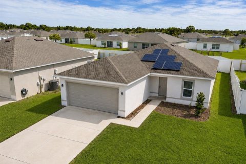 House in Haines City, Florida 3 bedrooms, 119.1 sq.m. № 2104437