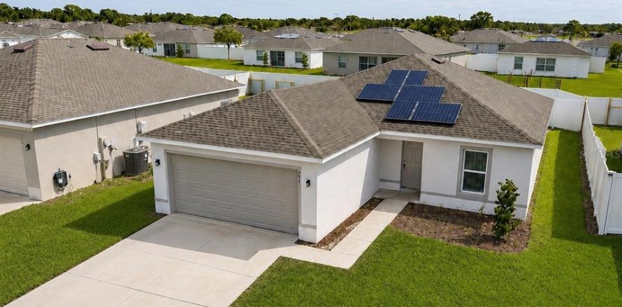 House in Haines City, Florida 3 bedrooms, 119.1 sq.m. № 2104437
