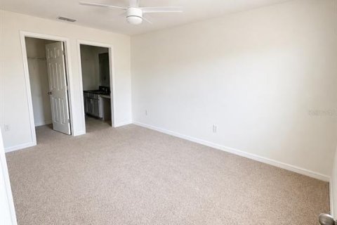 House in Haines City, Florida 3 bedrooms, 119.1 sq.m. № 2104437 - photo 6