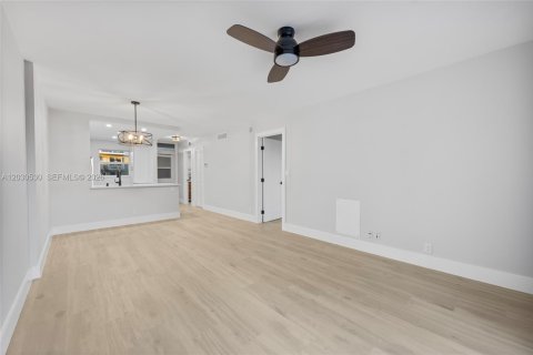 Condo in Lauderdale-by-the-Sea, Florida, 1 bedroom  № 2077423 - photo 8