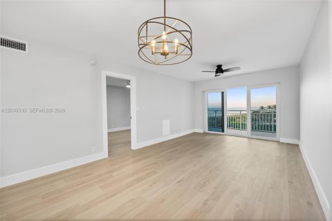 Condo in Lauderdale-by-the-Sea, Florida, 1 bedroom  № 2077423 - photo 11