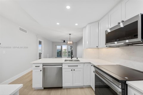 Condo in Lauderdale-by-the-Sea, Florida, 1 bedroom  № 2077423 - photo 5