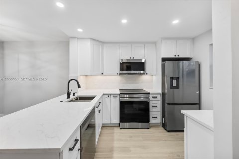 Condo in Lauderdale-by-the-Sea, Florida, 1 bedroom  № 2077423 - photo 4
