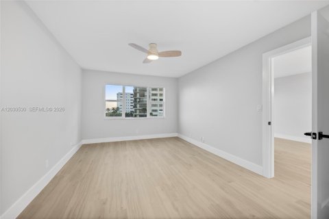 Condo in Lauderdale-by-the-Sea, Florida, 1 bedroom  № 2077423 - photo 13