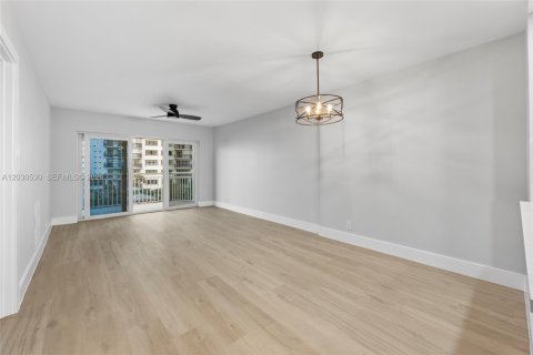 Condo in Lauderdale-by-the-Sea, Florida, 1 bedroom  № 2077423 - photo 10