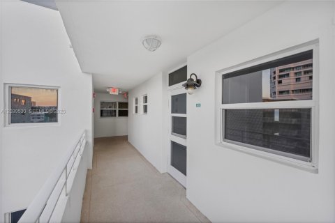 Condo in Lauderdale-by-the-Sea, Florida, 1 bedroom  № 2077423 - photo 25