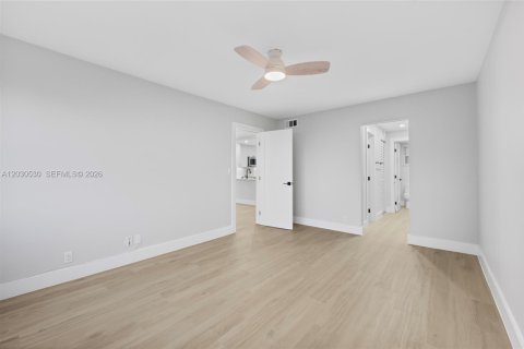 Condo in Lauderdale-by-the-Sea, Florida, 1 bedroom  № 2077423 - photo 14