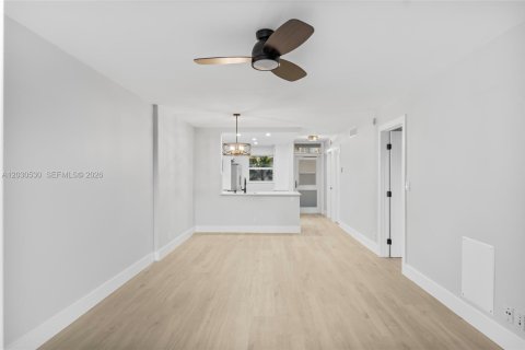 Condo in Lauderdale-by-the-Sea, Florida, 1 bedroom  № 2077423 - photo 7