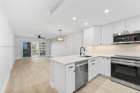 Condo in Lauderdale-by-the-Sea, Florida, 1 bedroom  № 2077423 - photo 23