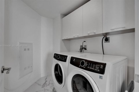 Copropriété à vendre à Sunny Isles Beach, Floride: 3 chambres, 175.77 m2 № 2070994 - photo 24