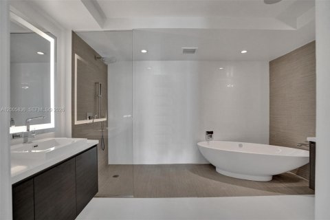 Copropriété à vendre à Sunny Isles Beach, Floride: 3 chambres, 175.77 m2 № 2070994 - photo 15
