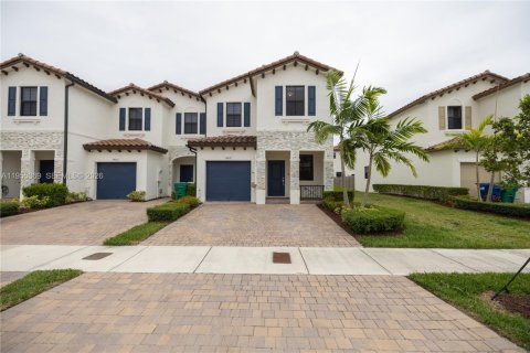 Adosado en Homestead, Florida 4 dormitorios, 169.08 m2 № 2153403