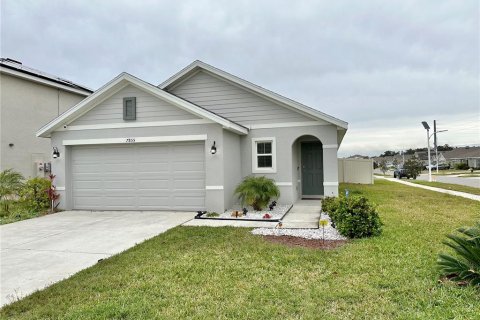 Casa en venta en Zephyrhills, Florida, 3 dormitorios, 140.84 m2 № 1903106 - foto 1
