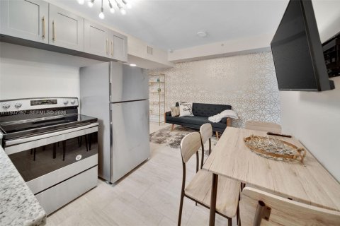 Снять в аренду квартиру в Майами, Флорида 2 спальни, 55.74м2, № 2004762 - фото 2