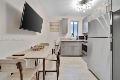 Снять в аренду квартиру в Майами, Флорида 2 спальни, 55.74м2, № 2004762 - фото 3