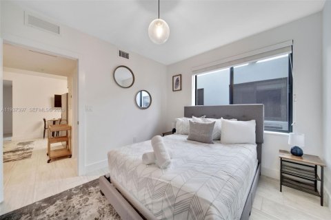 Снять в аренду квартиру в Майами, Флорида 2 спальни, 55.74м2, № 2004762 - фото 9