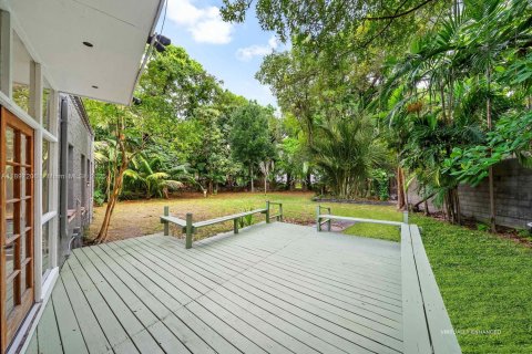 Casa en venta en Miami, Florida, 5 dormitorios, 274.8 m2 № 1969182 - foto 5