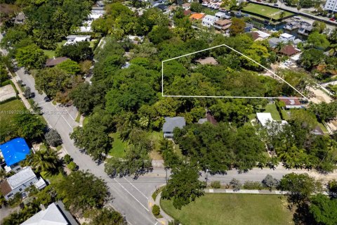 Casa en venta en Miami, Florida, 5 dormitorios, 274.8 m2 № 1969182 - foto 19