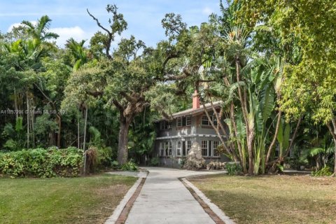 Casa en venta en Miami, Florida, 5 dormitorios, 274.8 m2 № 1969182 - foto 2