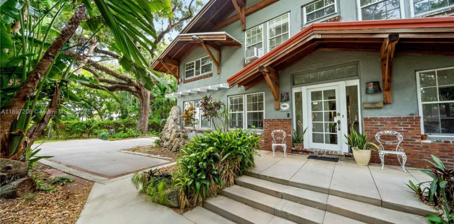 Casa en Miami, Florida 5 dormitorios, 274.8 m2 № 1969182