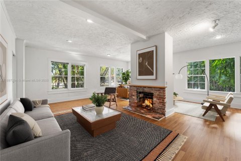 Casa en venta en Miami, Florida, 5 dormitorios, 274.8 m2 № 1969182 - foto 12