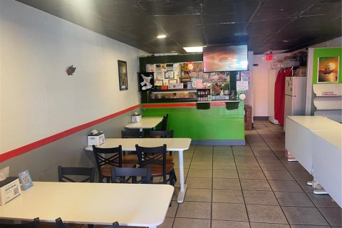 Commercial property in Tampa, Florida № 1717136 - photo 4