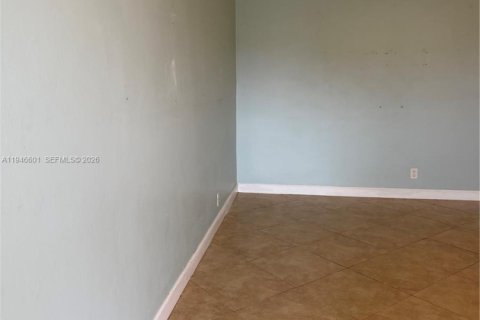 Condo in Pompano Beach, Florida, 2 bedrooms  № 2002825 - photo 2