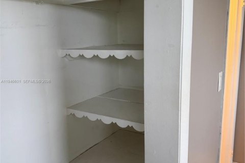 Condo in Pompano Beach, Florida, 2 bedrooms  № 2002825 - photo 15