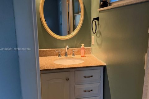 Condo in Pompano Beach, Florida, 2 bedrooms  № 2002825 - photo 28