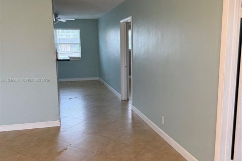 Condo in Pompano Beach, Florida, 2 bedrooms  № 2002825 - photo 4