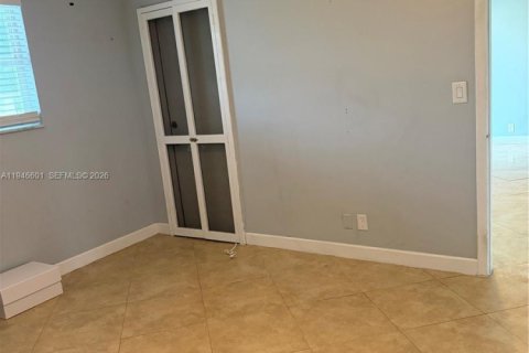 Condo in Pompano Beach, Florida, 2 bedrooms  № 2002825 - photo 23